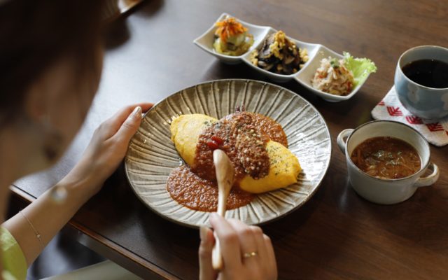 岡崎カフェ「コジマトペ」何とも言えない表情に癒される！可愛いオムライスランチとは