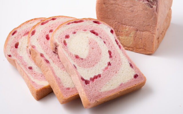 焼き立て食パン専門店『ぱんみみ』より春限定「いちごミルク食パン」が登場