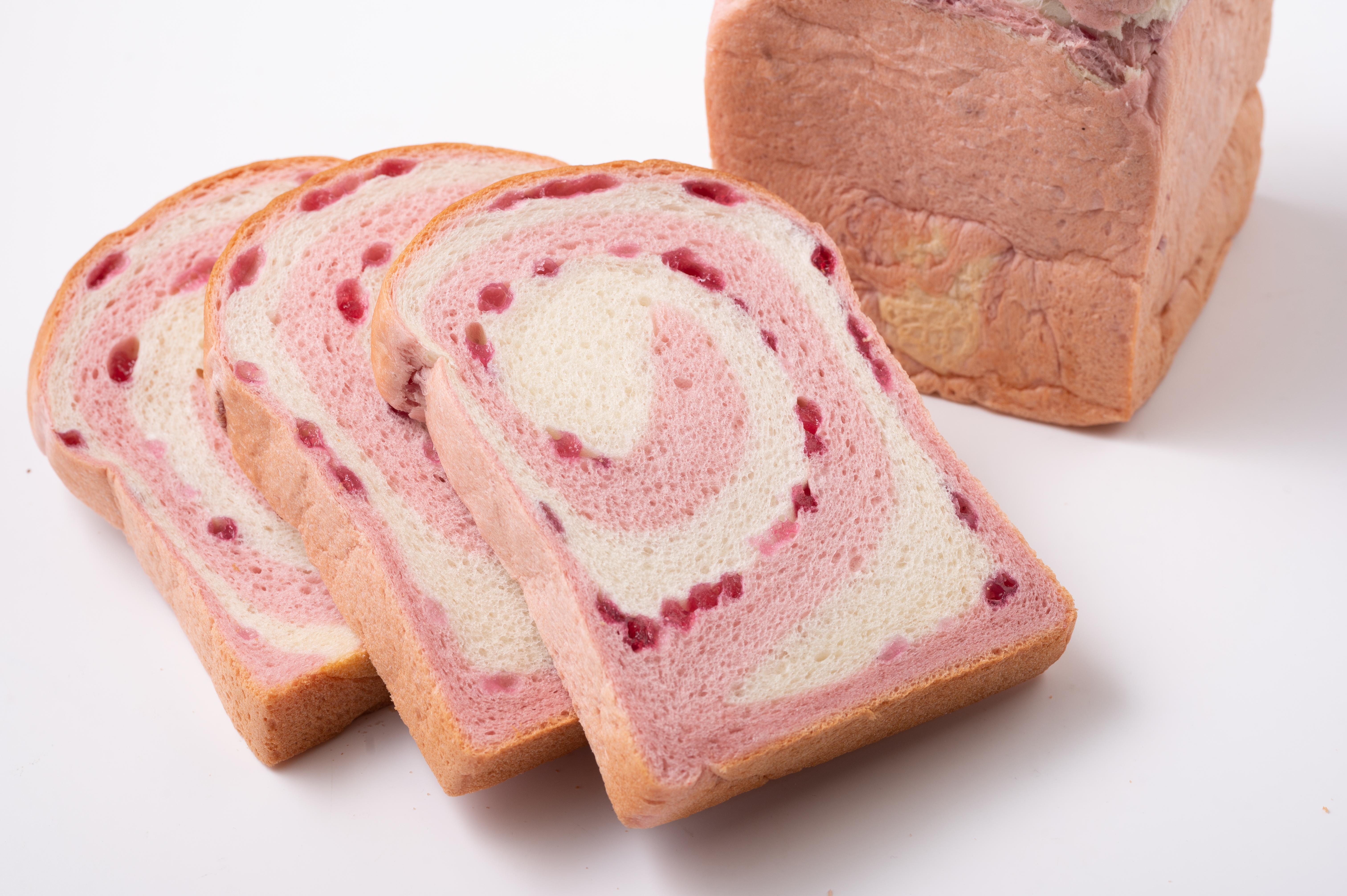 焼き立て食パン専門店『ぱんみみ』より春限定「いちごミルク食パン」が