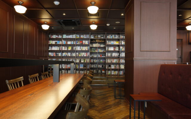 新栄の大人ブックカフェ『CENTRE（センター）』本屋に仕事に勉強に、使い勝手抜群！