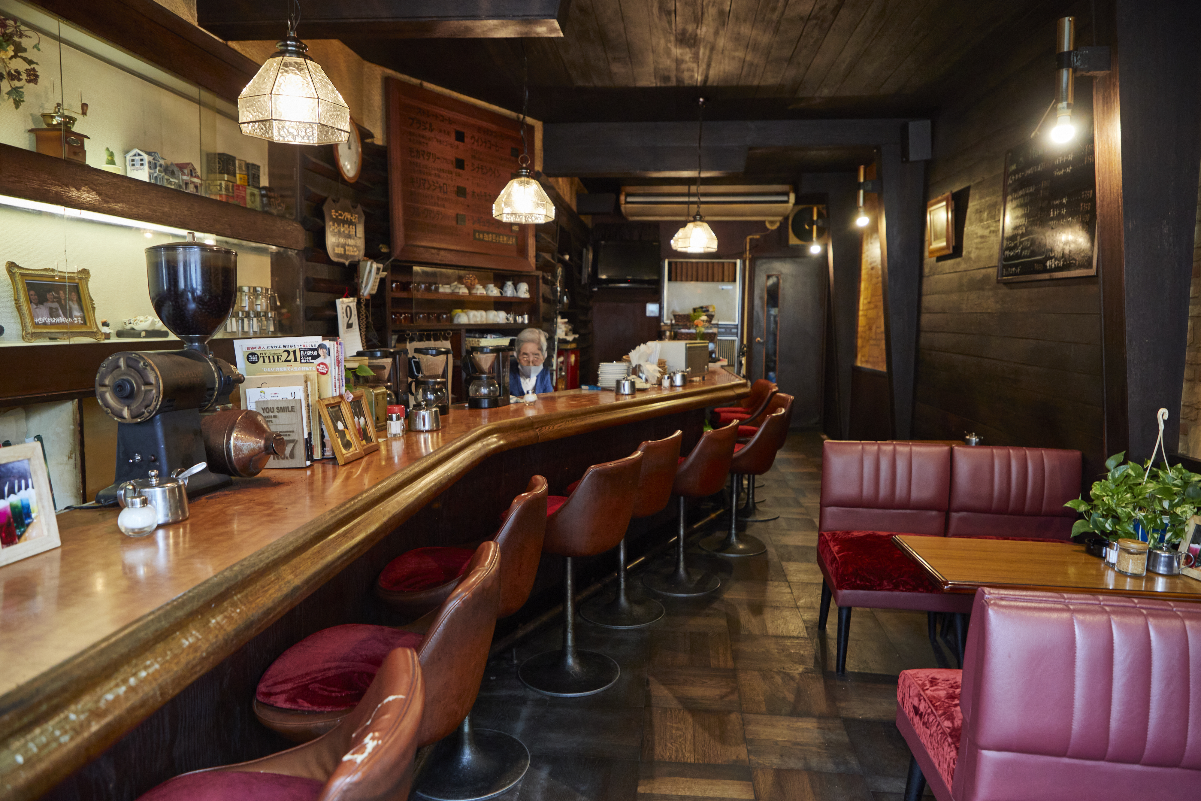 中村区】時代を超えたノスタルジックな世界へ。『珈琲家ロビン』で