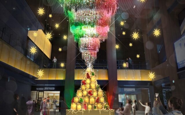 名駅ＫＩＴＴＥ名古屋のクリスマス ”再生”の願いを込めたロスフラワーのツリーが幻想的