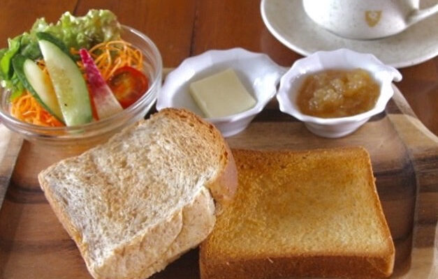 【愛知・稲沢】『カフェタナカ』イチオシの限定モーニング！２つの新作食パンを食べ比べ！