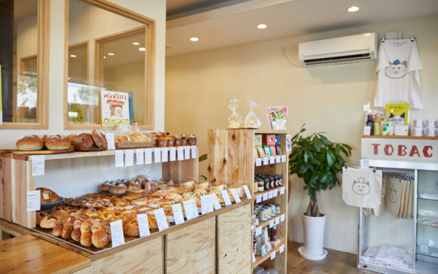 【中川区】地元で愛された喫茶店が大変身！ねこ満載の可愛いパン屋『ぱんとねことごはん』