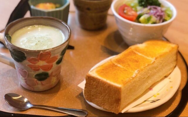 名古屋・千種区『池下カフェ 花ごよみ』トーストやおにぎり、おかゆが選べるモーニングが魅力