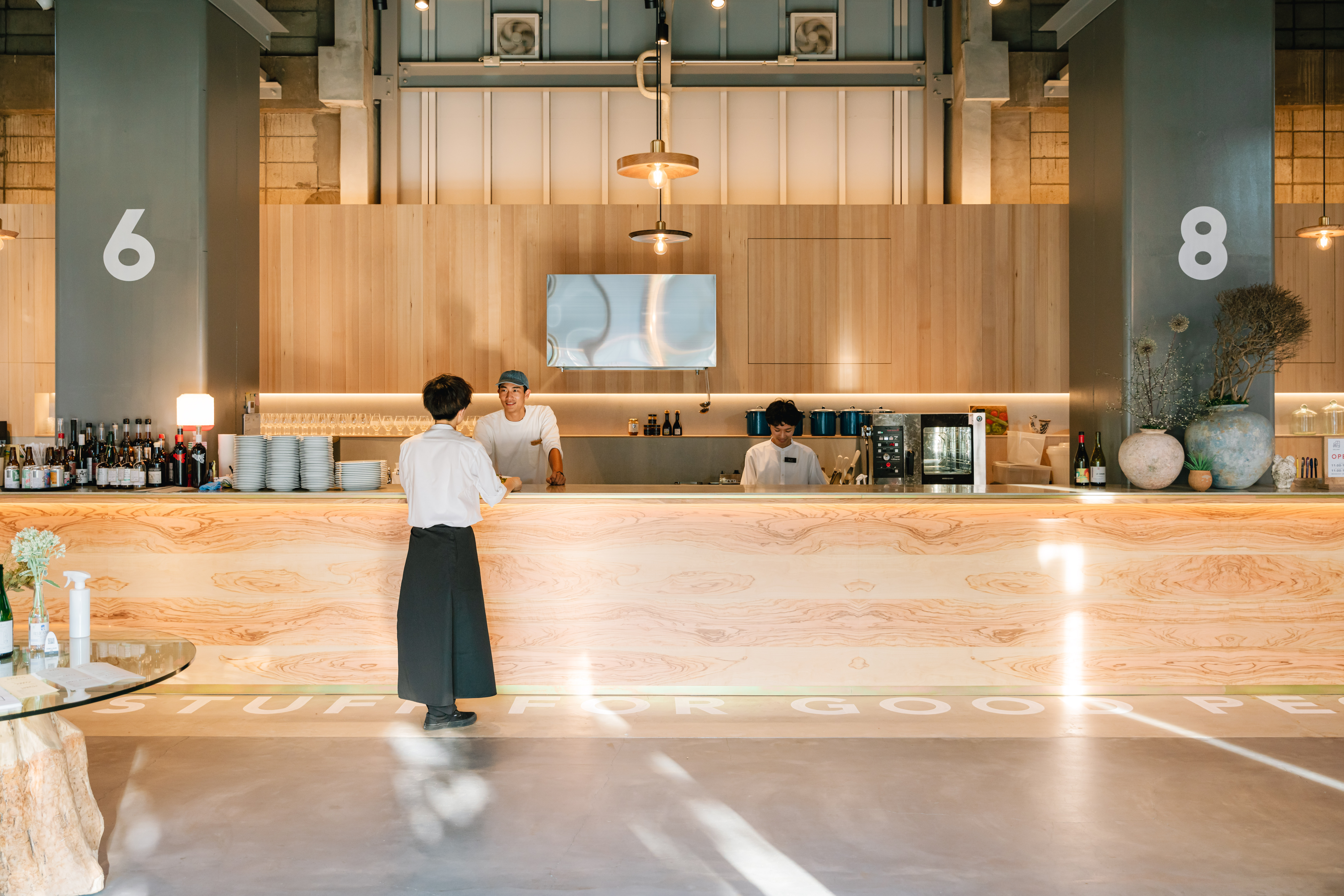 金山駅の新複合施設 24pillars でカフェ 木工アートをおしゃれに満喫 Nagoya ナゴヤドット