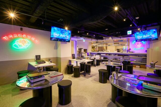 ネオン映え×K-POPの韓国居酒屋が新登場！本格サムギョプサルと非日常の