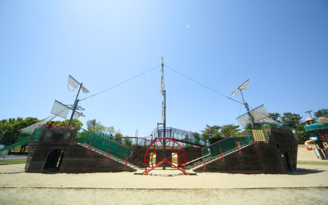 夏休み0円スポット-70m級ローラー滑り台と巨大な木製帆船-木曽川祖父江緑地
