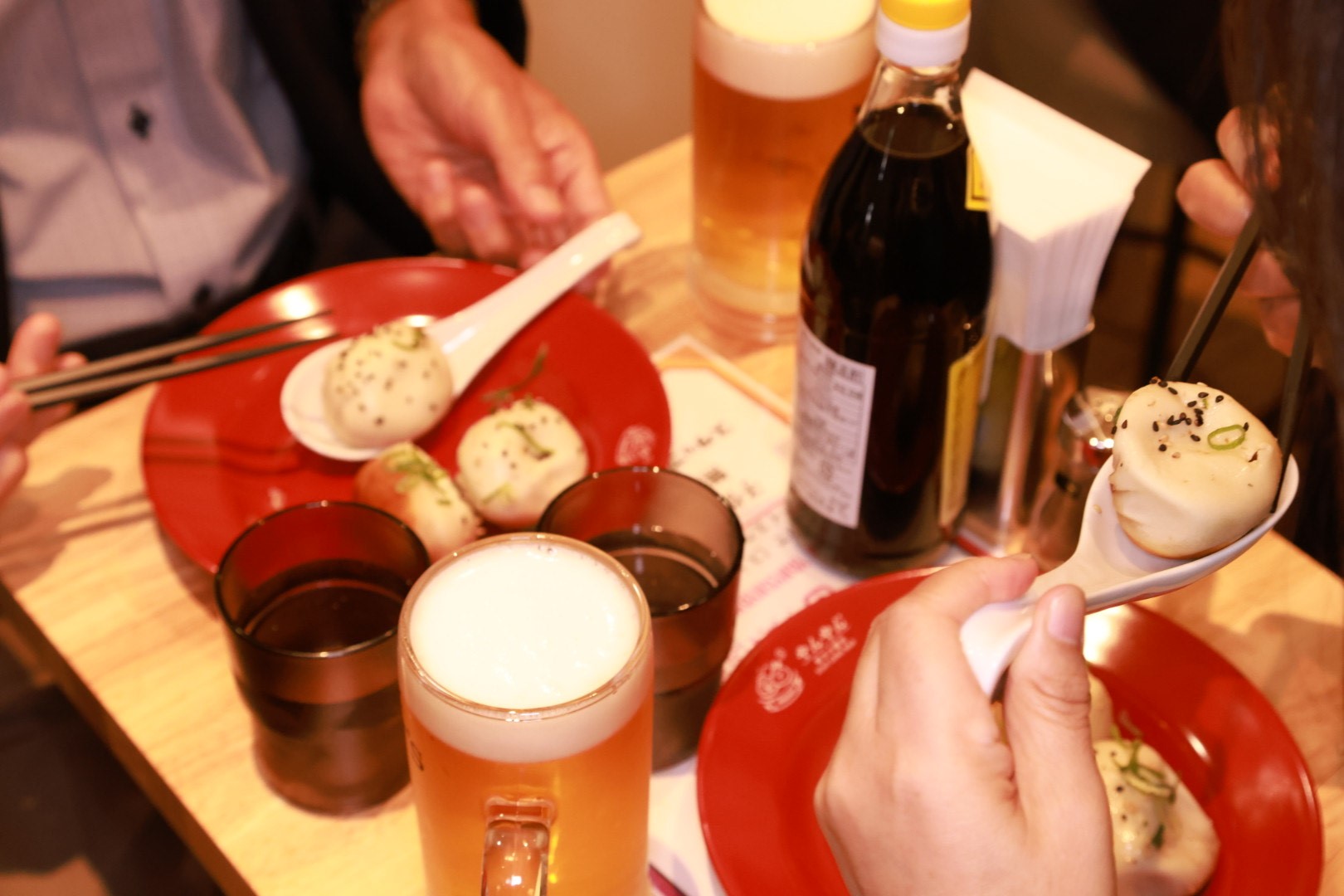火傷に注意⁉日本一スープが多いと噂の焼き小籠包専門店が新登場-名古屋
