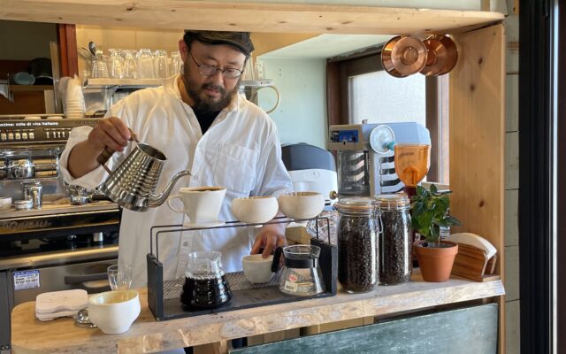 コーヒーの森を丸ごと味わう…？名東区一社に農園直営の自家焙煎カフェが誕生