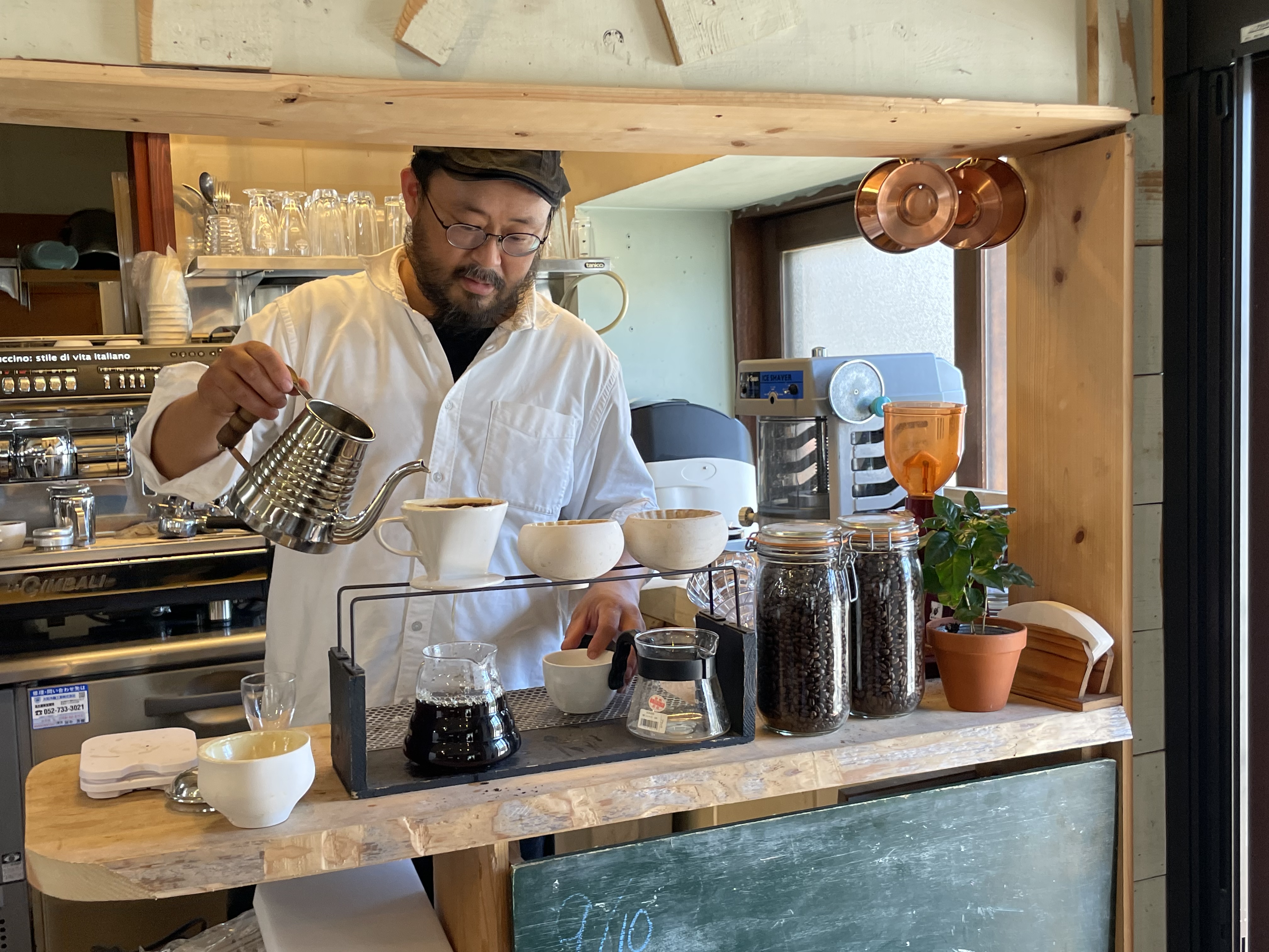 コーヒーの森を丸ごと味わう…？名東区一社に農園直営の自家焙煎カフェ