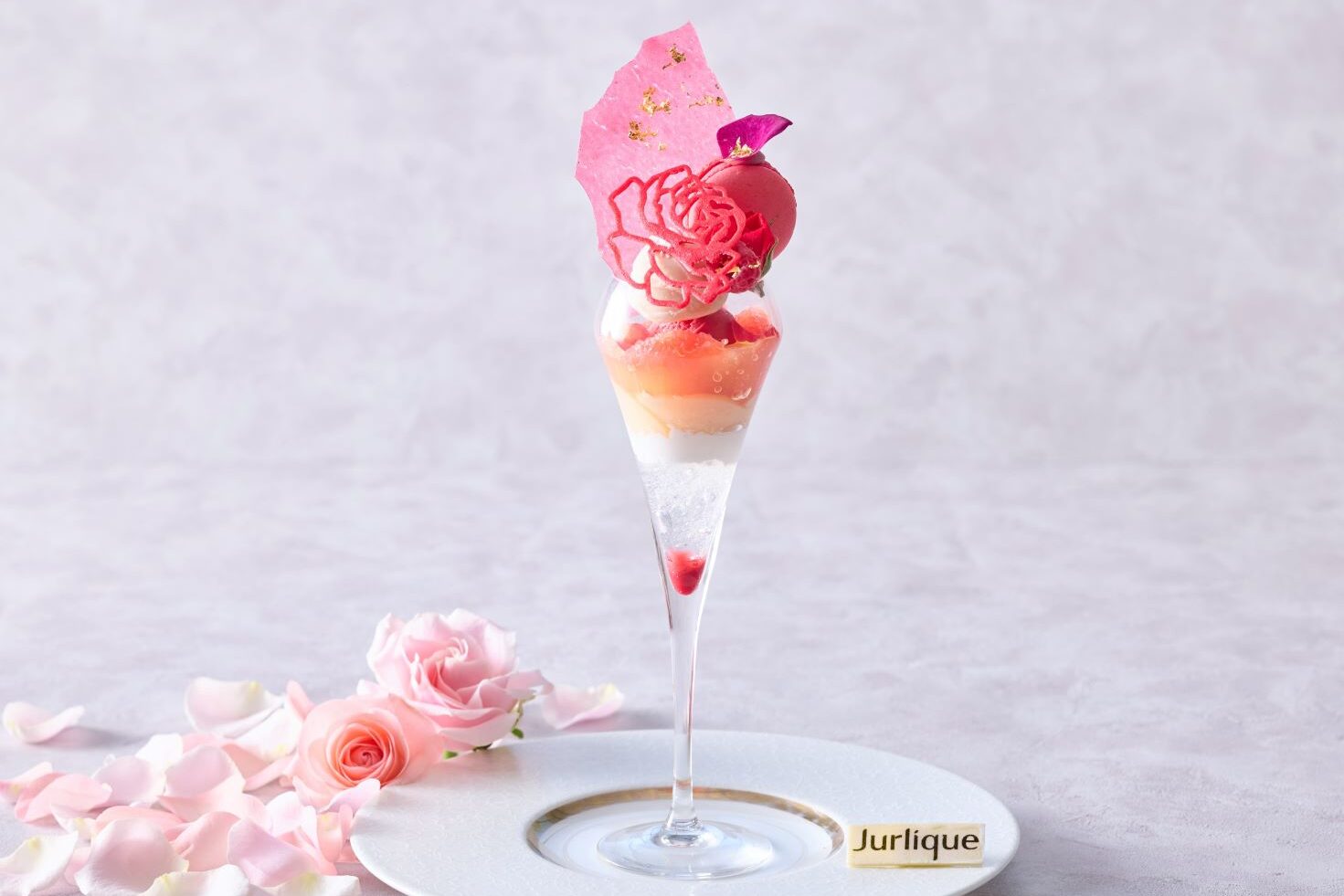 ローズの香りで梅雨を乗り切る！大人のご褒美パフェ今だけストリングス