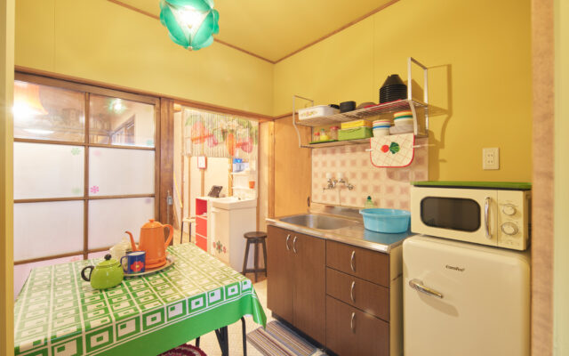 名古屋の中心で昭和に泊まる!家ごとタイムリープしたレトロ可愛い宿とは?