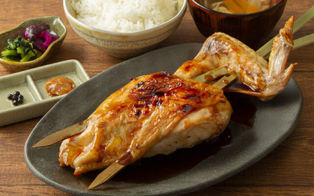 豪快な山賊焼きの新店が名古屋に！目の前でブランド鶏を焼き上げる非日常のお祭り感を！