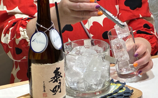 秋の夜長に栄でスナックホッピング！1杯無料のキープボトルで新たな出会いの場に!?