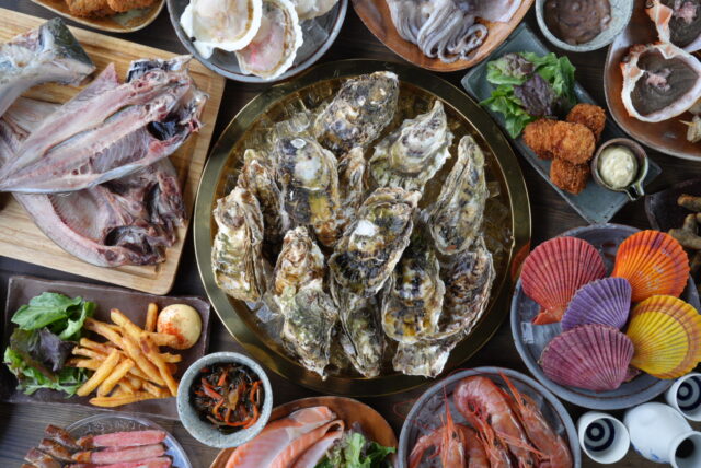 南知多に日本最大級の牡蠣小屋が誕生！鉄板で焼く海辺の新スタイルで