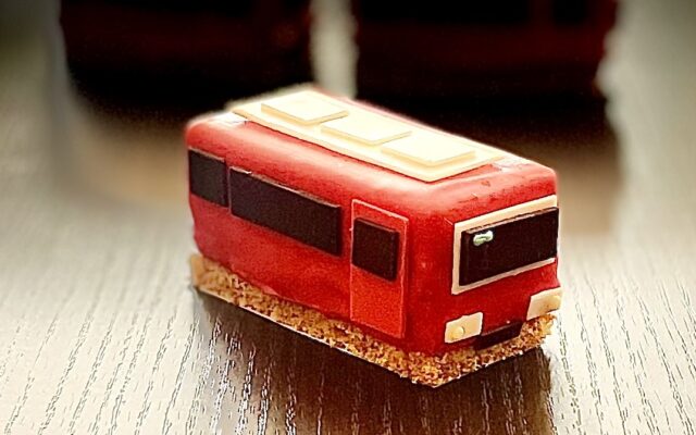 10/14は鉄道の日！名鉄電車をイメージしたスカーレットレッドのケーキが期間限定で登場