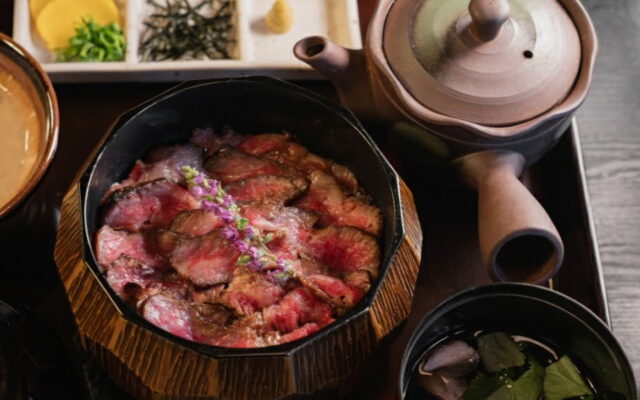 紅葉ライトアップ×1日限定30食！瀬戸山麓牛の極み牛まぶしが岩屋堂公園に今秋も登場