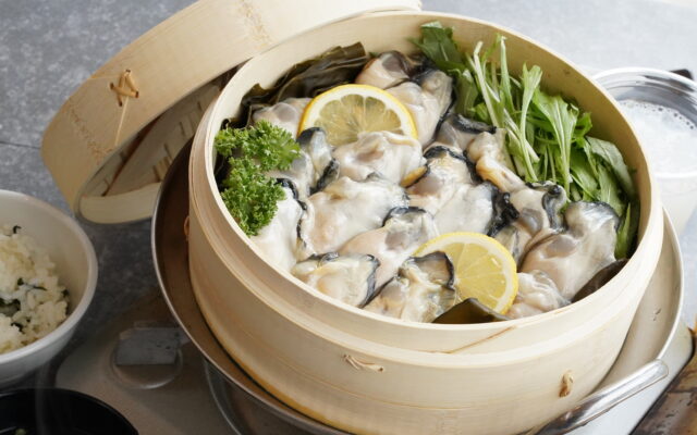 知多半島で蒸し牡蠣革命！せいろの中で完成する真冬の新名物カキフタ定食とは？