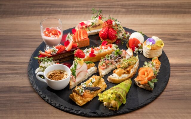 名駅41階の絶景でチーズ×いちご！今だけ限定のアフタヌーンティーとパフェをご紹介