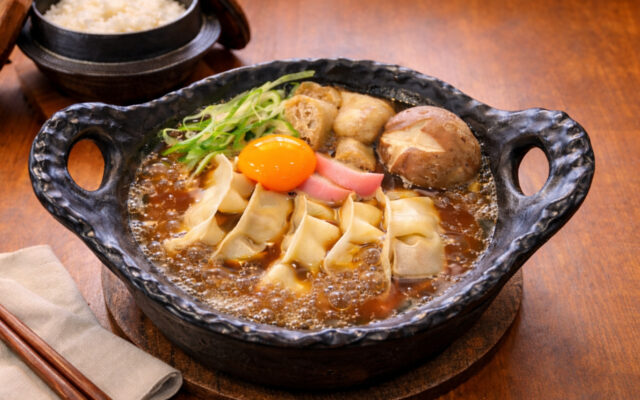 なごやめしアレンジメニュー真冬の新定番！味噌煮込みうどん×羽根つき餃子の破壊力