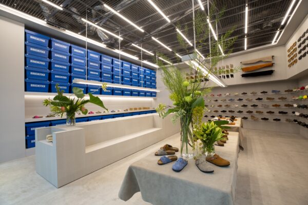 ビルケンシュトック国内3店舗目のコンセプトストアが名古屋・栄に誕生！ドイツ工場の雰囲気漂う